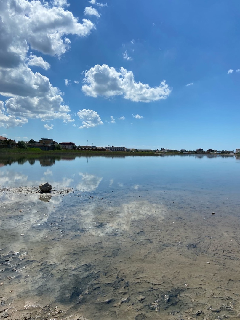 село Штормовое Крым отдых: озеро с грязью